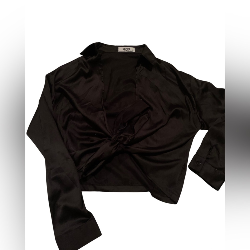 Kooka cropped tie up black top! Size L